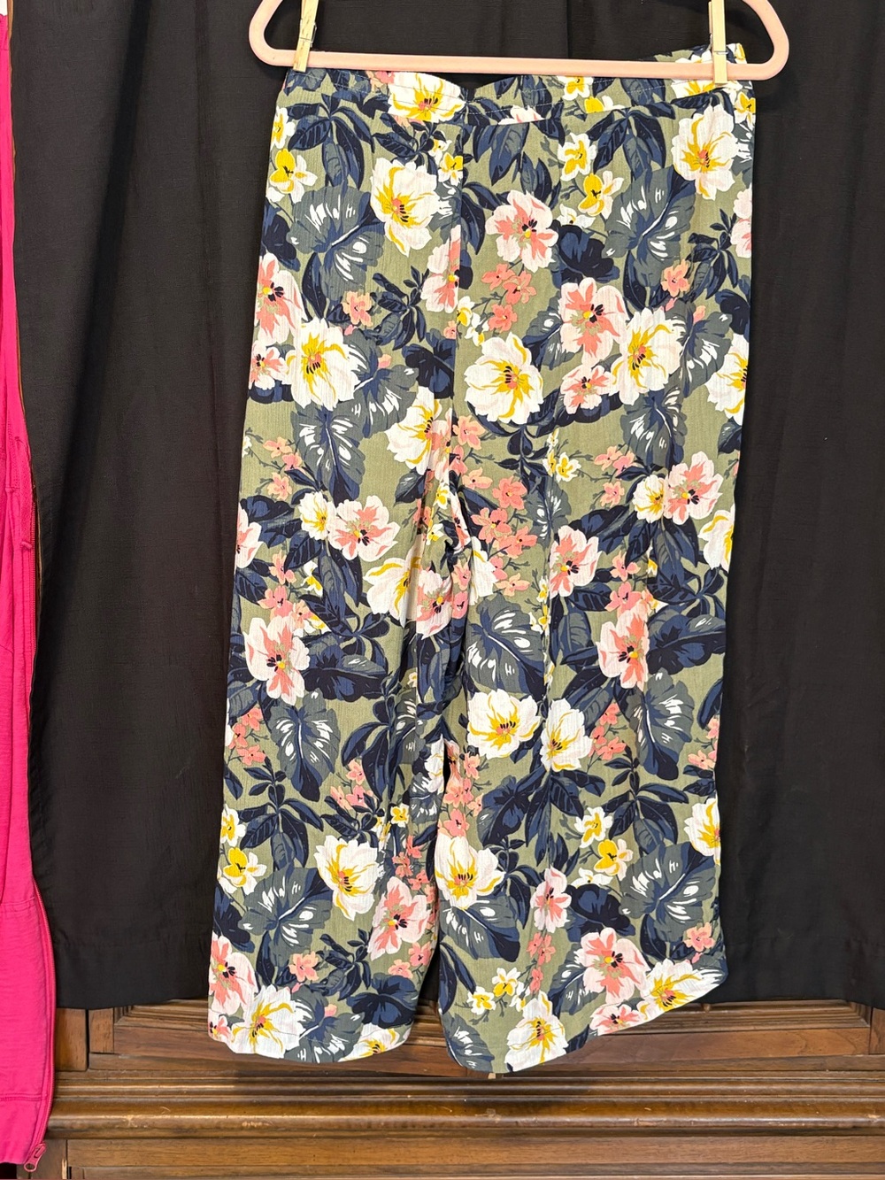 Woman’s Plus Westport Cropped Wide-Leg Pants. drawstring. Tropical floral. Sz 1X